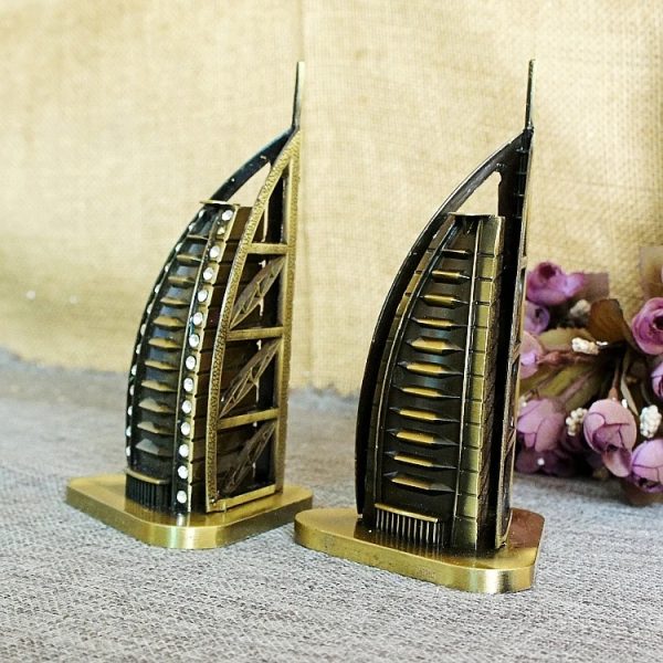 Lugger Dubai Statue
